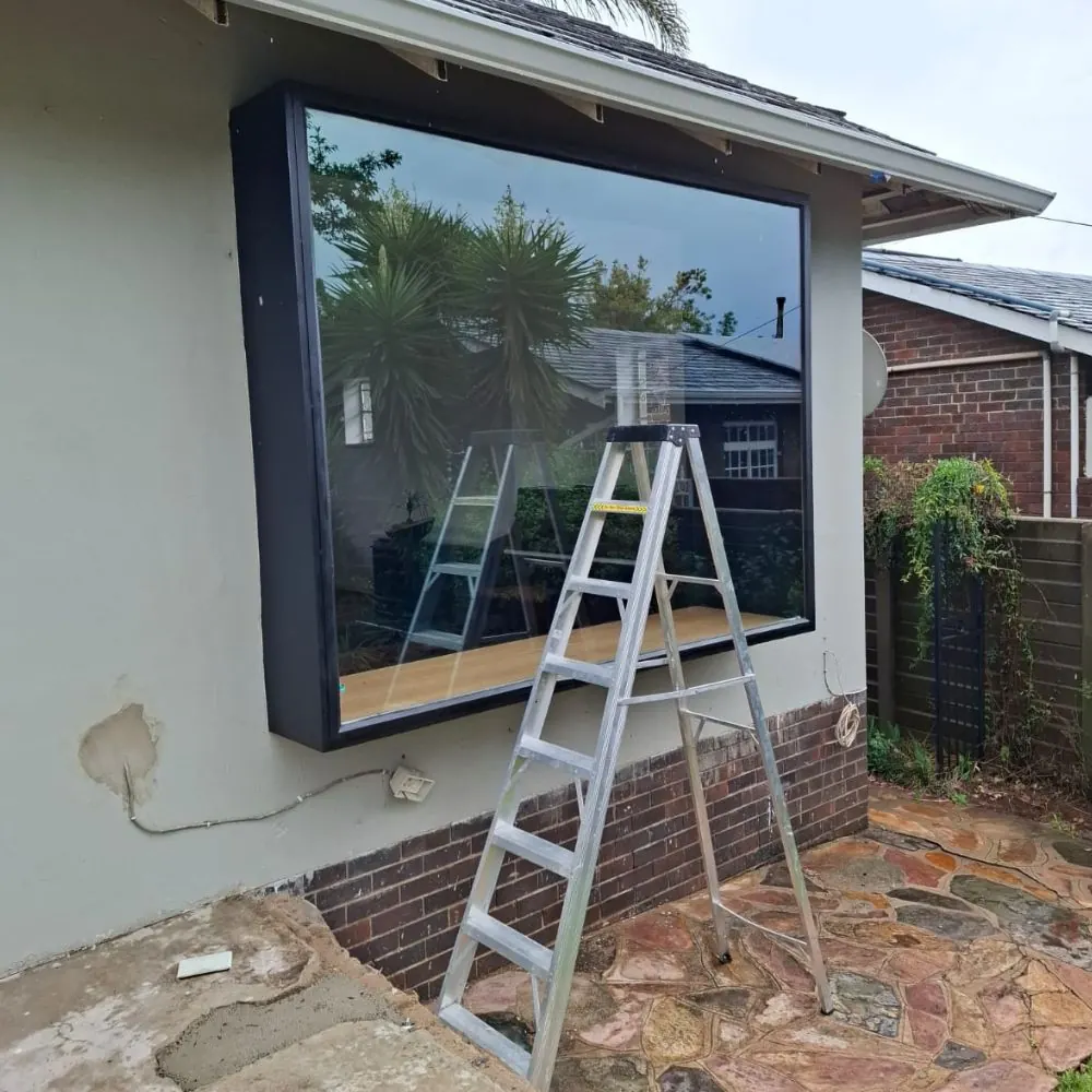 Aluminium fixed window exterior installation