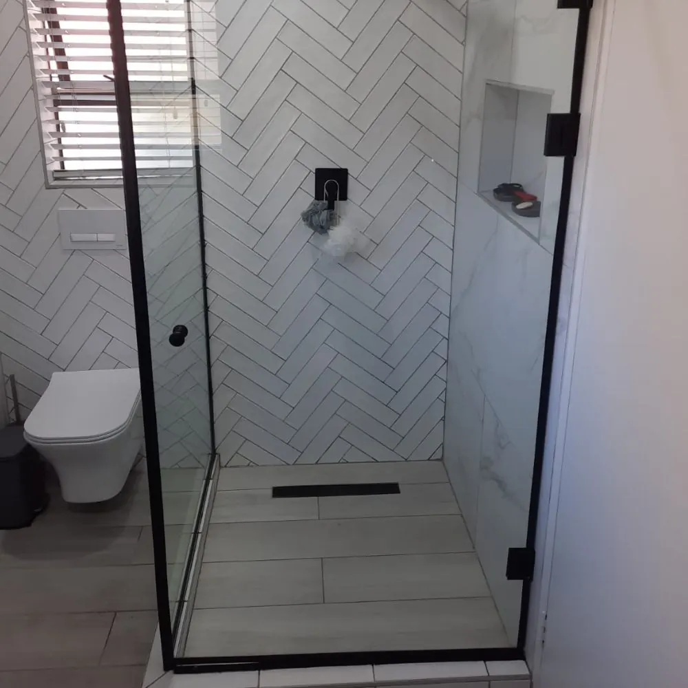 Frameless aluminium and glass shower installation